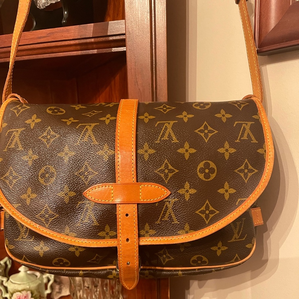 Louis Vuitton Saumur 30